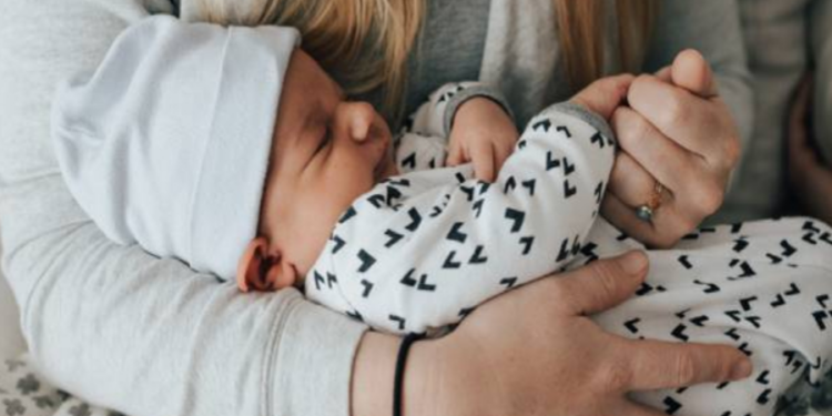 பிறந்த குழந்தைக்கு “பக்கோடா” என பெயர் சூட்டிய பிரித்தானிய தம்பதியினர்!