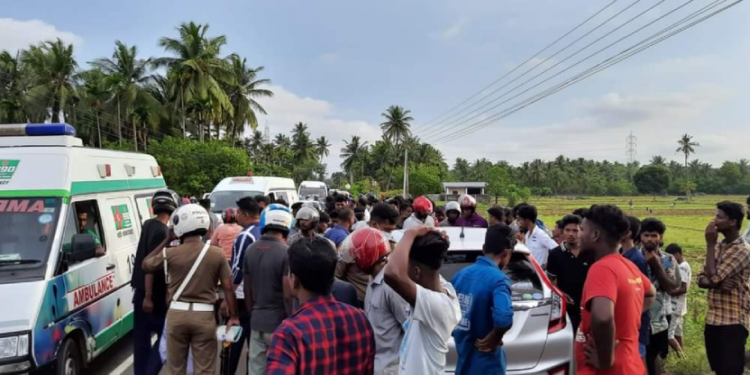 யாழில் இடம்பெற்ற விபத்தில் ஒரே குடும்பத்தை சேர்ந்த மூவர் வைத்தியசாலையில் அனுமதி!