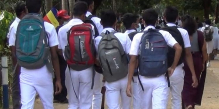 குடிபோதையில் இருந்த மாணவர்களுக்கு நேர்ந்த கதி!