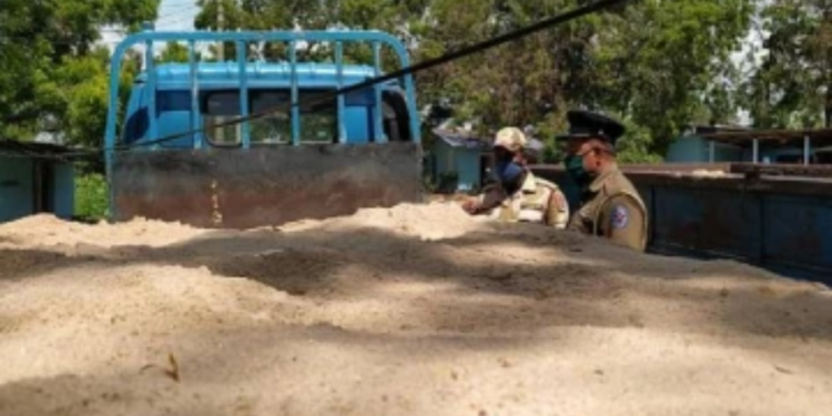 யாழில் சட்டவிரோத மண் அகழ்வில் ஈடுபட்டவர்கள் கைது!