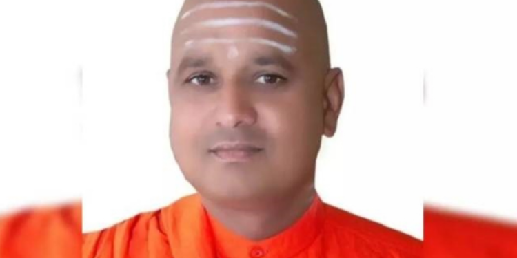 தூக்கிட்டு தற்கொலை செய்து கொண்ட பிரபல சாமியார்!