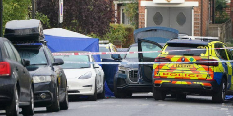 லண்டனில் பொலிசார் மேற்கொண்ட துப்பாக்கிச்சூட்டில் 20 வயதுடைய இளைஞர் பலி