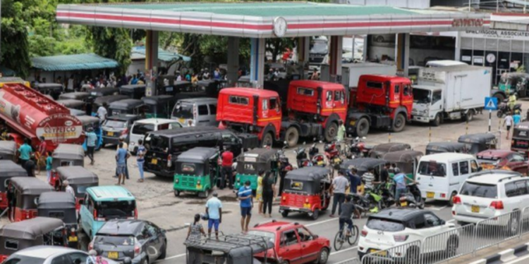 நாட்டில் மூடப்படும் எரிபொருள் நிலையங்கள்