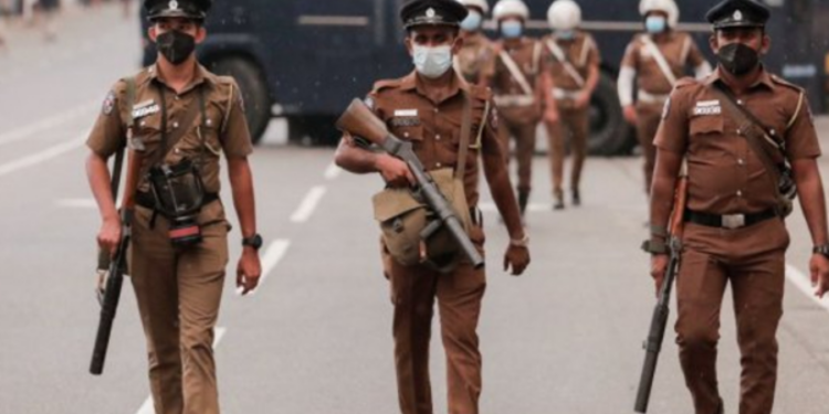 கொழும்பு புறக்கோட்டை பகுதியில் பொலிசார் திடீர் சுற்றிவளைப்பு!