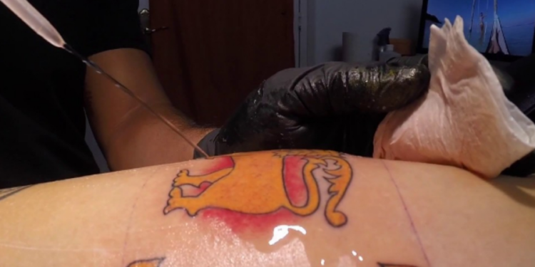 பச்சை குத்துவது குறித்து இலங்கை மக்களுக்கு விடுக்கப்பட்டுள்ள எச்சரிக்கை!