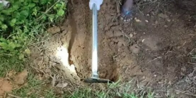 இரகசியமான முறையில் கொல்லப்பட்டு காட்டினுள் புதைக்கப்பட்ட சிறுமி!