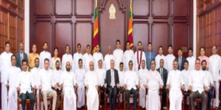 நாட்டின் நலனுக்காக சிறப்பு சலுகைகள் இன்றி சேவையாற்ற தயாராகும் இராஜாங்க அமைச்சர்கள்