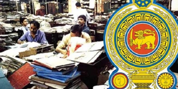 நாட்டில் குறைவடையும் அரச ஊழியர்களின் எண்ணிக்கை!