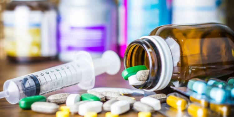 நாட்டிற்கு தேவையான மருந்து பொருட்களை அவசரமாக கொள்வனவு செய்ய சுகாதார அமைச்சு தீர்மானம்