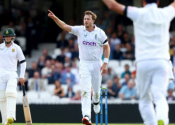 இங்கிலாந்து மற்றும்  தென் ஆப்பிரிக்கா அணிகளுக்கு இடையிலான டெஸ்ட் தொடரில் இரு அணிகளும் சமநிலையில் உள்ளன