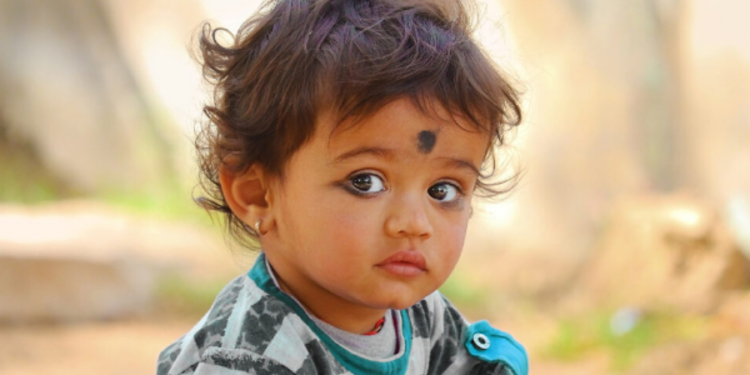 குழந்தையின் கண்களில் மை வைப்பவர்கள் கவனத்தில் கொள்ள வேண்டியவை