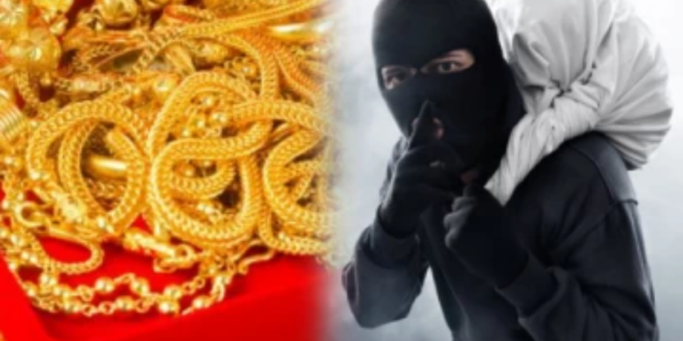 யாழ் வல்வெட்டித்துறையில் பூட்டியிருந்த வீட்டிற்குள் நுழைந்து 16 பவுண் தங்க நகைகள் கொள்ளை!