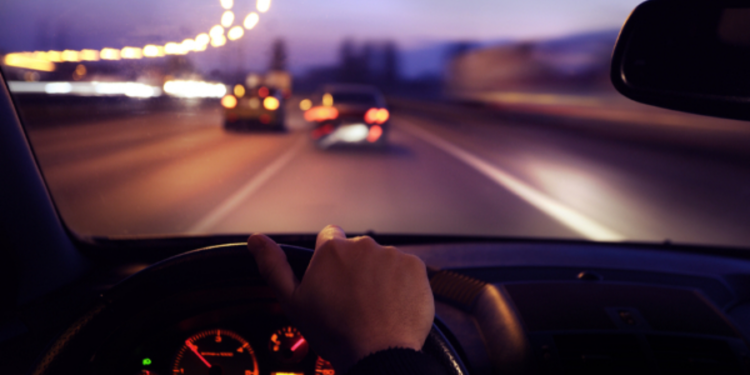 வேலைக்கு சென்ற பெண்ணை கடத்தியவர்களை சாதுர்யமாக மடக்கிப்பிடித்த பொலிசார்