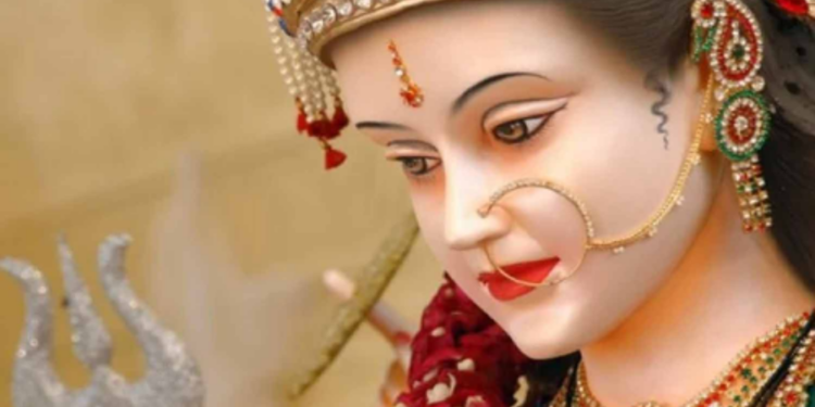 துர்க்கை அம்மனை விரதம் இருந்து வழிபட உகந்த நாட்கள்