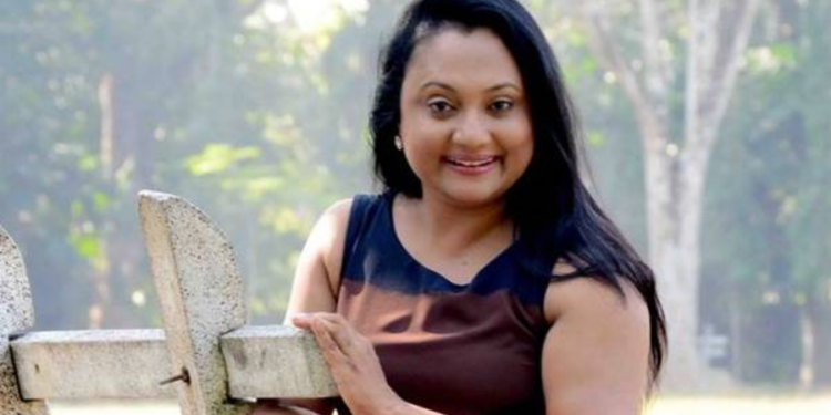 அரசியலுக்குள் நுழையும் பிரபல சிங்கள நடிகை!