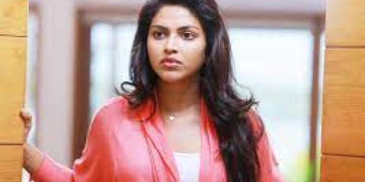 மாலைதீவில் போட்டோ சூட் நடாத்தும் அமலாபால்