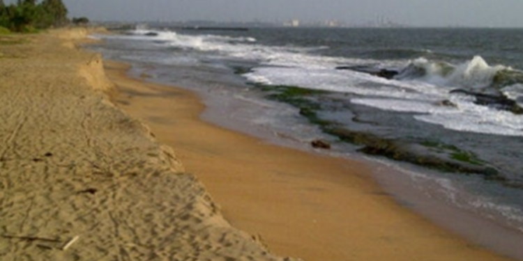 மட்டக்களப்பு கல்லடி கடற்கரையில் ஆண் ஒருவரின் சடலம் மீட்பு!