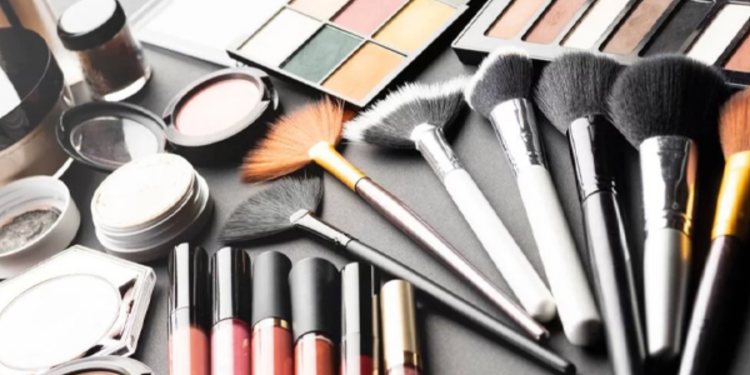 நாட்டில்  90 சதவீதமான அழகு நிலையங்கள் மூடப்பட்டுள்ளன!