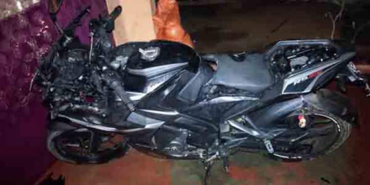 யாழ் தாவடி பகுதியில் வீடொன்றில் பெற்றோல் குண்டு தாக்குதல்!