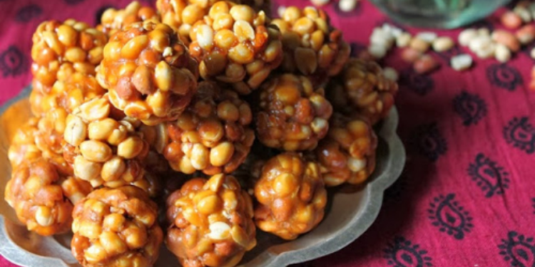 வீட்டிலேயே செய்யலாம் வேர்க்கடலை உருண்டை