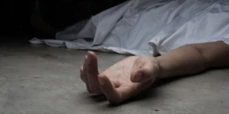 அம்மி விழுந்தமையால் 5 பிள்ளையின் தந்தை உயிரிழப்பு!