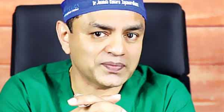 சத்திரசிகிச்சைக்கு பின்னர் அழகாக மாறிய இளைஞன்