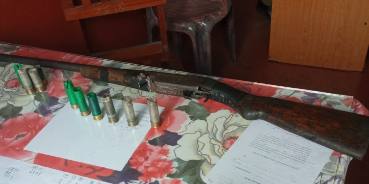 அனுமதிபத்திரம் இன்றி துப்பாக்கி வைத்திருந்த நபர் கைது!