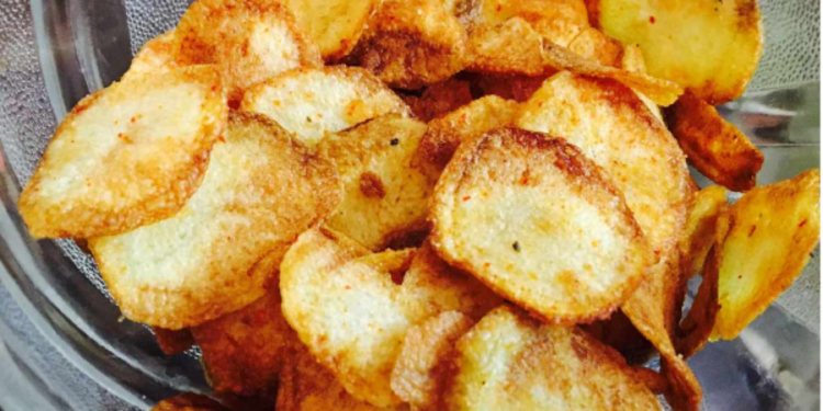 வீட்டிலேயே செய்யக் கூடிய உருளைக்கிழங்கு சிப்ஸ்