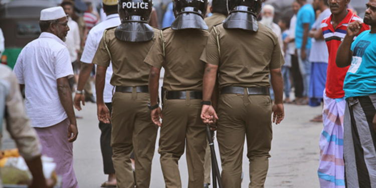 யாழில் போதைக்கு அடிமையான மகனை பொலிஸ் நிலையத்தில் ஒப்படைத்த தாய்!