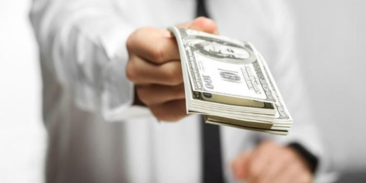 இலங்கையில் அதிக சம்பளம் வாங்குபவர்களுக்கு ஏற்ப்பட்ப்போகும் சிக்கல்!