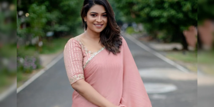 பிக்பாஸ் மகேஸ்வரின் முன்னாள் கணவரை பார்த்துள்ளீர்களா?