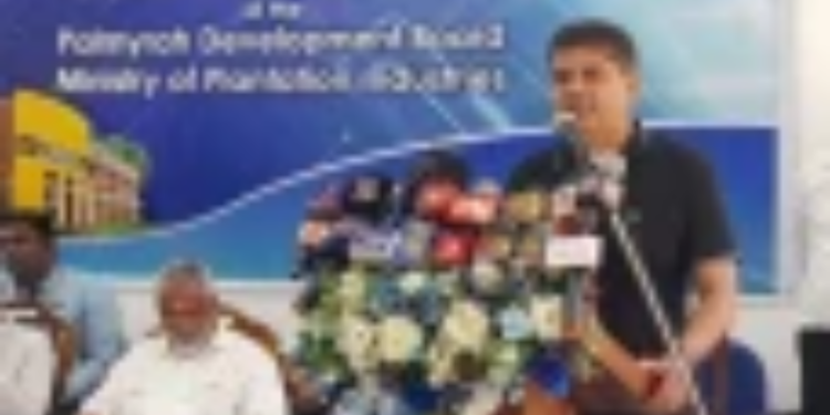 யாழில் பனம் பானங்கள் தேடிய இராஜாங்க அமைச்சர்!