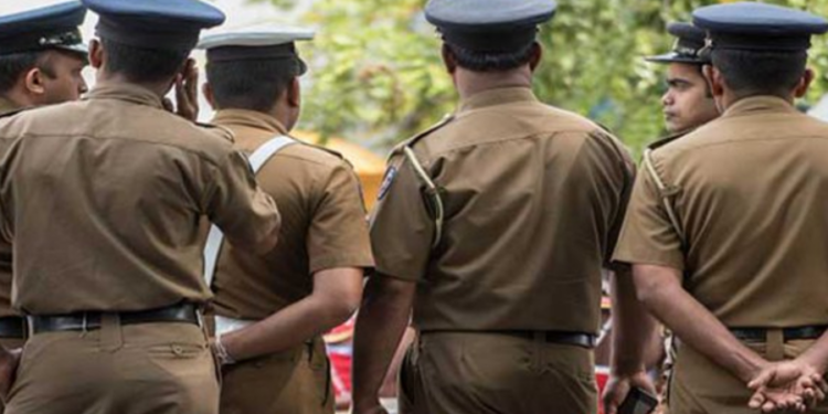 யாழில் பொலிசார் வேடத்தில் சென்று திருட்டில் ஈடுபட்ட கொள்ளையர்கள்