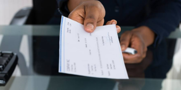 இலங்கையில் பணமின்மையால் நிராகரிக்கப்படும் பெருமளவிலான காசோலைகள்