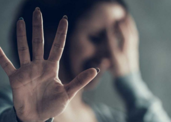 பெண் ஒருவரை தகாத முறையில் துன்புறுத்திய பொலிஸ் கான்ஸ்டபிள்களுக்கு  10 ஆண்டுகள் சிறைத்தண்டணை!