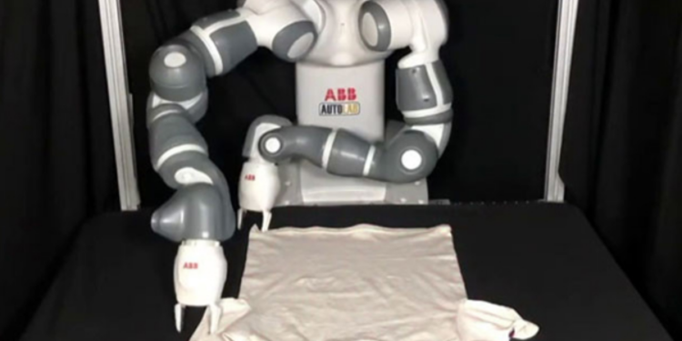 அமெரிக்காவில் துணிகளை மடித்து வைக்கும் இயந்திரம் கண்டுபிடிப்பு!