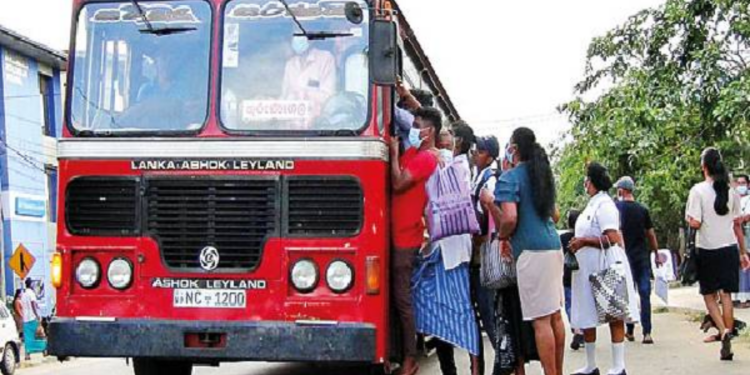 யாழில் இருந்து வவுனியா நோக்கி சென்ற பேருந்தில்  பயணித்த இளைஞன் செய்த மோசமான செயல்!