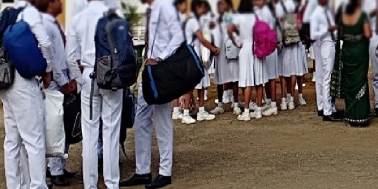 நாடாளுமன்ற விவாதங்களை பார்ப்பதற்கு பாடசாலை மாணவர்களுக்கு மீண்டும் அனுமதி !