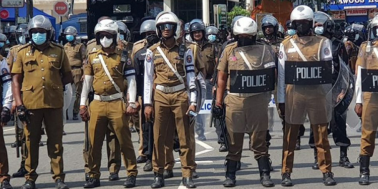 இந்த ஆண்டு இறுதியில் ஓய்வு பெறப்போகும்  18,000 பொலிஸ் உத்தியோகத்தர்கள்