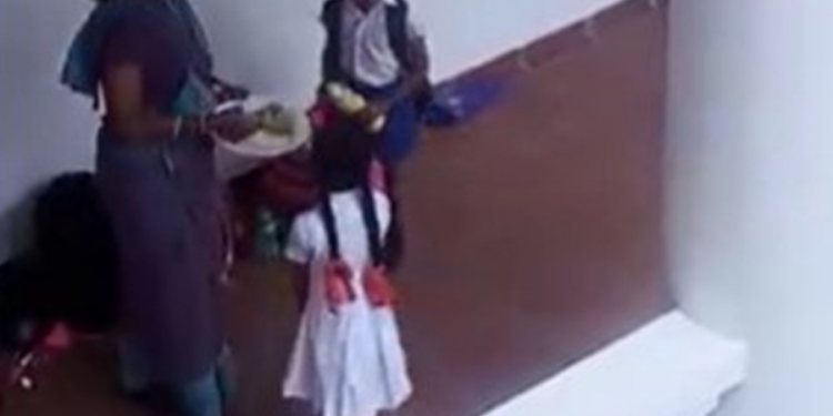 பலரையும் நெகிழ வைத்த ஆசிரியை ஒருவரின் செயல்!