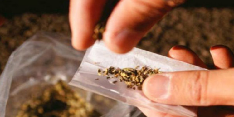 யாழில் ஒரே நாளில் போதைக்கு அடிமையான  22 இளைஞர்கள் யாழ் போதனா வைத்தியசாலையில் அடையாளம் காணப்பட்டுள்ளனர்