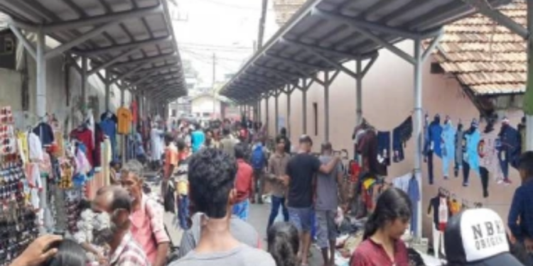 தீபாவளி கொண்டாட்டத்திற்கு மத்தியிலும் வெறிச்சோடி காணப்படும் யாழ் நகரம்