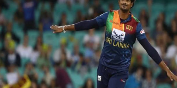 டி20 உலக கிண்ண தொடரில் இருந்து நீக்கப்படும் இலங்கையின் வேகப்பந்து வீச்சாளர் பினுர பெர்ணான்டோ