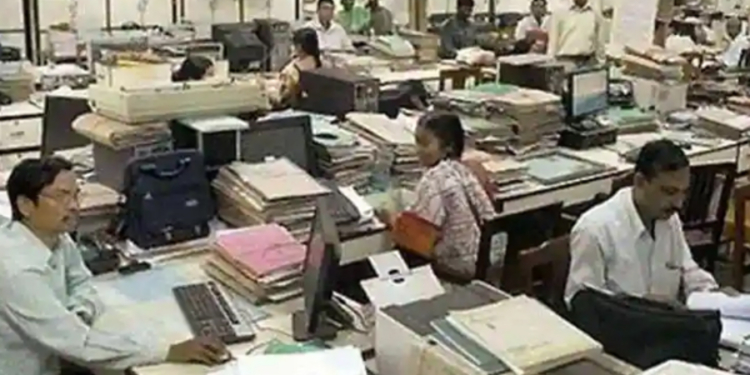 விருப்பத்திற்கு ஏற்ப அதிகாரிகளை பணியமர்த்தியுள்ள மாகாண சபைகள்