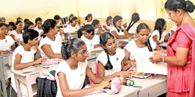 ஆசிரியர்களின் ஆடை குறித்து விடுக்கப்பட்டுள்ள வேண்டுகோள்!