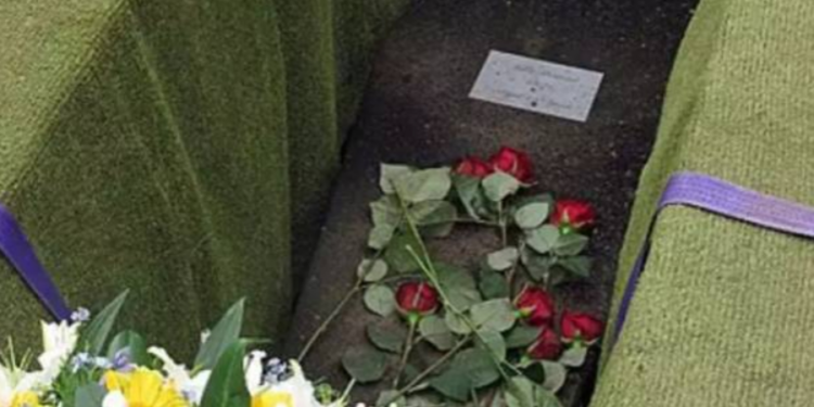 சவப்பெட்டியில் அடைத்து விசித்திர மனநோய் சிகிச்சை வழங்கும் ரஷ்யா