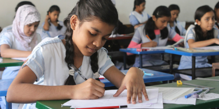 ஆசிரியர் பற்றாக்குறையால் பாதிக்கப்பட்டுள்ள பாடசாலை மாணவர்கள்