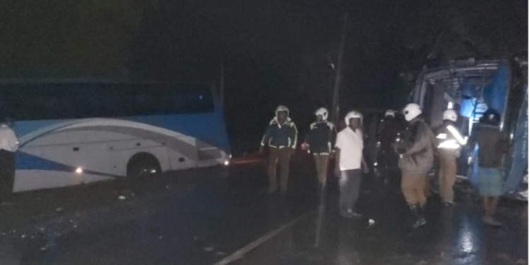 யாழில் இருந்து கொழும்பு நோக்கி பயணித்த பேருந்து விபத்திற்கு உள்ளானதில் மூவர் உயிரிழப்பு!