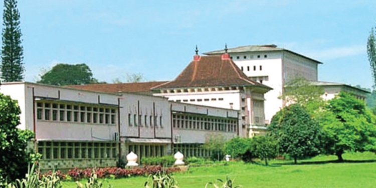 பல்கலைக்கழக மாணவனுக்கு ஆபாச பகிடிவதைகள்