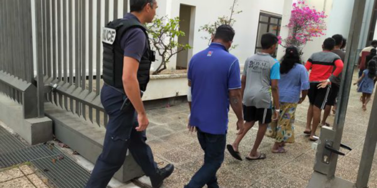 பிரான்சில் இருந்து நாடு கடத்தப்படும் இலங்கையர்கள்